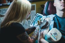 un-efect-neasteptat-al-tatuajelor-ridica-ingrijorari-privind-sanatatea-ochilor