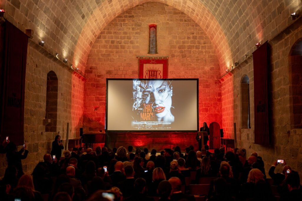 thrillerul-romano-spaniol-acel-martie-a-avut-prima-proiectie-intr-o-gala-spectaculoasa-la-castelul-peniscola,-din-spania.-actori-si-influenceri-prezenti-la-eveniment