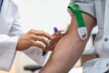 exista-o-grupa-sanguina-mai-rezistenta-la-cancer?-studiile-au-un-raspuns-neasteptat