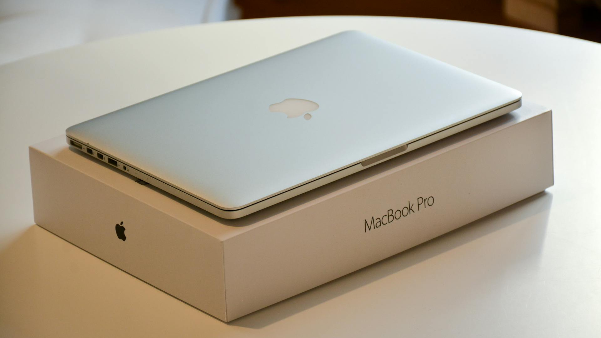 apple-pregateste-laptopuri-cu-ecran-tactil,-dynamic-island-ajunge-pe-macbook-pro,-iar-macos-primeste-o-interfata-predictiva