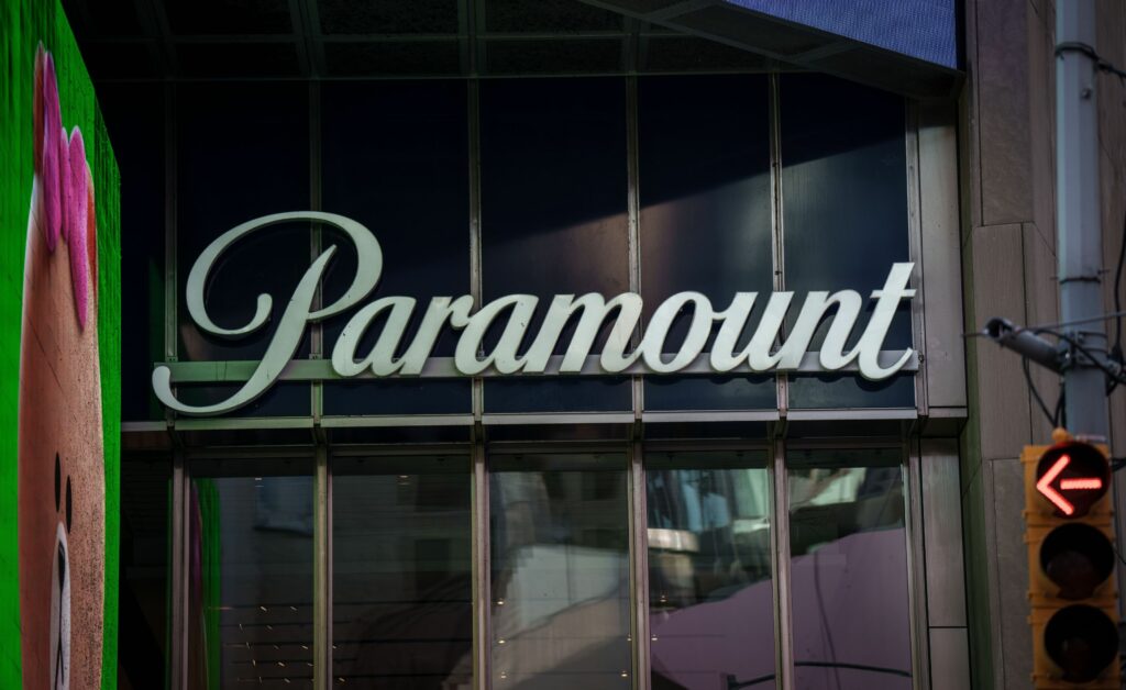 imperiul-media-se-reasaza.-oamenii-lui-donald-trump-bat-la-usa-cnn-si-hbo,-iar-preluarea-paramount-skydance-de-catre-david-ellison-pare-inevitabila