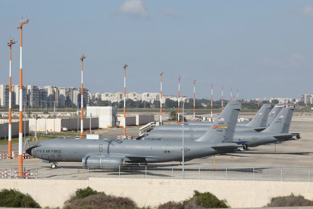 f-22,-portavioane-si-sute-de-rachete-tomahawk:-sua,-pregatite-de-atac-asupra-iranului?