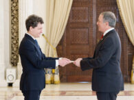noul-ambasador-sua-in-romania-s-a-intalnit-cu-nicusor-dan.-el-si-a-prezentat-scrisoarea-de-acreditare