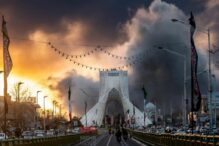 razboiul-din-orientul-mijlociu.-trump-anunta-ca-intrerupe-relatiile-cu-spania-si-il-ataca-si-pe-premierul-britanic:-nu-este-churchill!-/-explozii-puternice-in-dubai-si-abu-dhabi