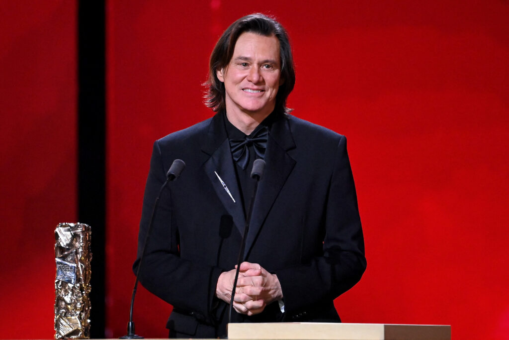 teoria-conspiratiei-dupa-gala-premiilor-cesar:-jim-carrey-ar-fi-fost-inlocuit-de-o-sosie