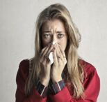 un-obicei-simplu-inainte-de-culcare-ar-putea-reduce-simptomele-alergiilor,-spun-medicii