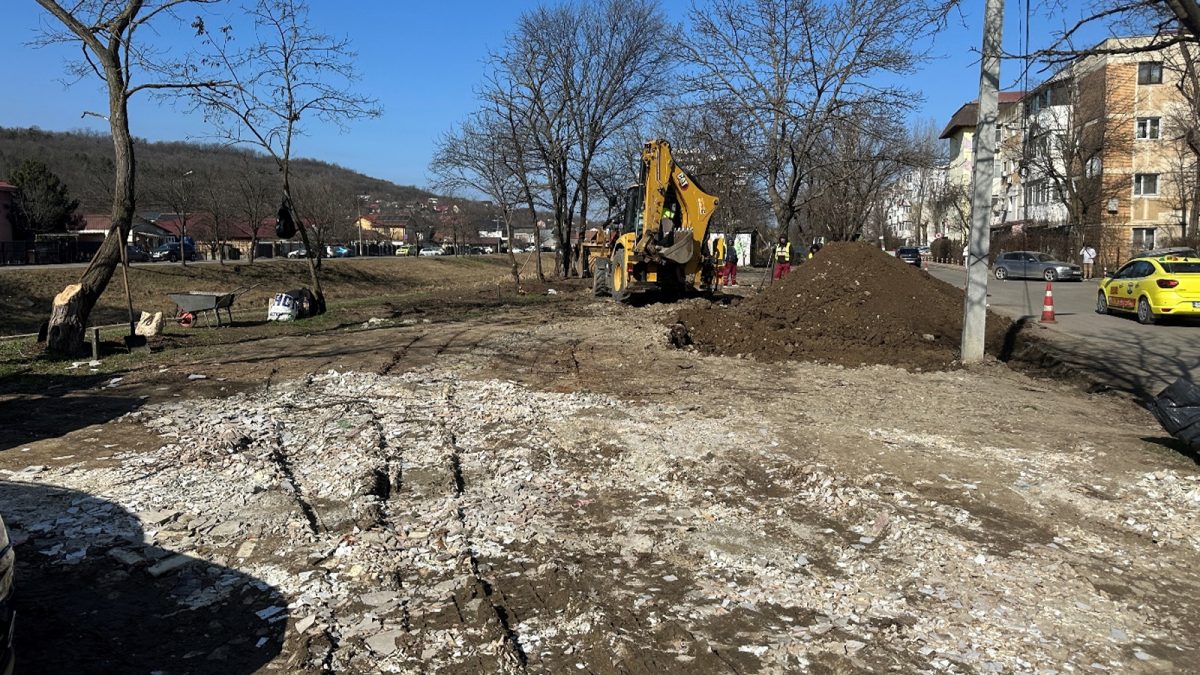 primaria-iasi-amenajeaza-o-parcare-in-cartierul-mircea-cel-batran!-localnicii-nu-vor-mai-fi-nevoiti-sa-parcheze-in-noroi