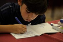 de-ce-nu-ar-trebui-sa-renuntam-la-scrisul-de-mana-in-scoli