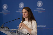 oana-toiu:-peste-1000-de-romani-repatriati-din-orientul-mijlociu.-ministrul-respinge-informatiile-despre-o-minora-exclusa-din-zborul-de-evacuare