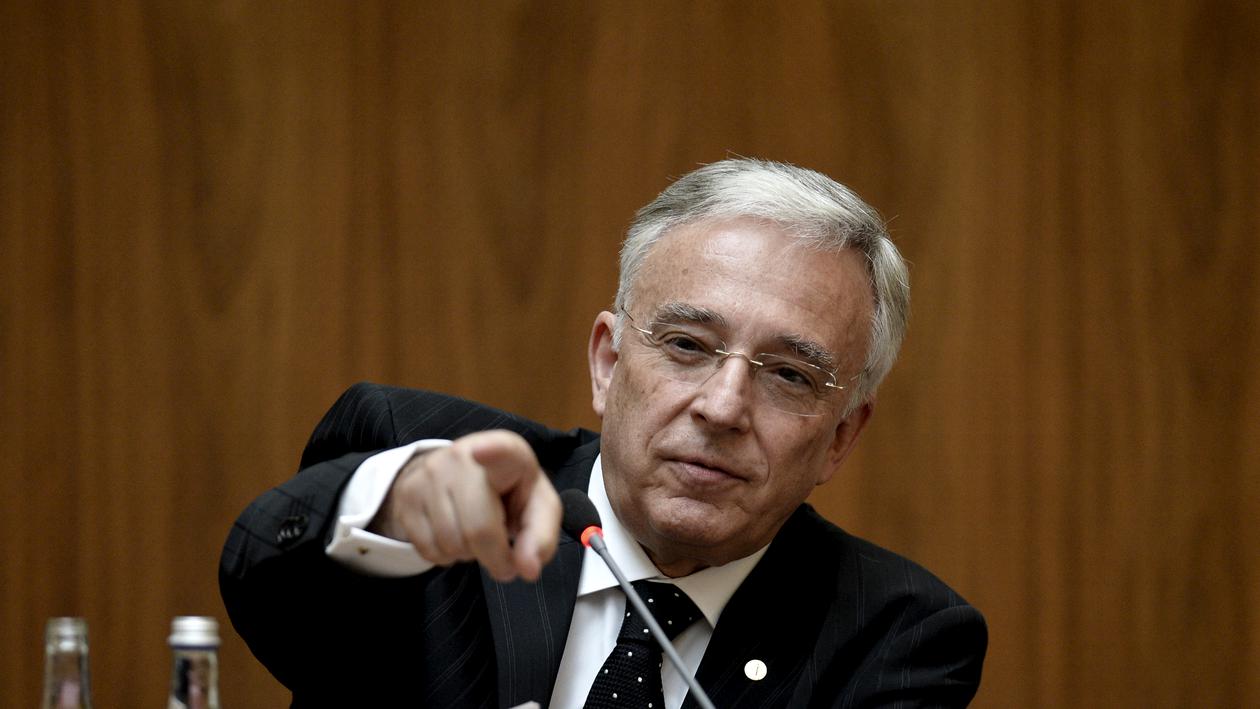 bnr-a-anuntat-noul-curs-valutar.-moneda-nationala-castiga-teren-in-fata-euro,-dar-pierde-in-raport-cu-francul-si-dolarul