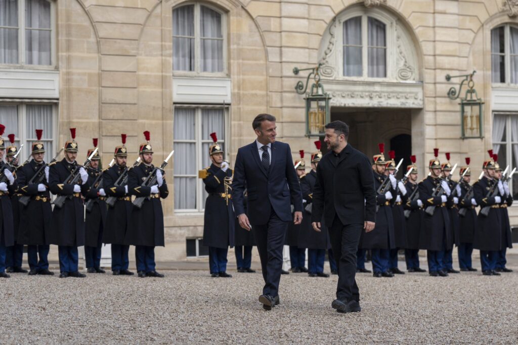 zelenski-si-macron-au-discutat-despre-apararea-ucrainei-si-tensiunile-din-orientul-mijlociu