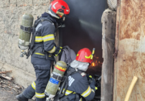 alerta-la-iasi!-incendiu-violent-intr-o-fosta-magazie-cfr.-pompierii-actioneaza