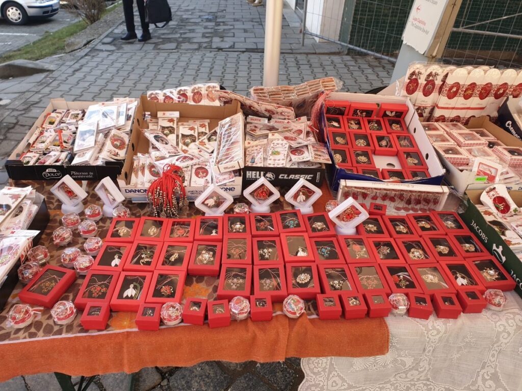 mai-multe-persoane-care-vand-martisoare-in-iasi-au-fost-sanctionate-de-inspectorii-de-la-protectia-consumatorilor.-continua-controalele-la-operatorii-economici