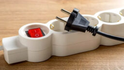 electrocasnicul-din-bucatarie-care-consuma-intr-o-secunda-cat-100-de-becuri-aprinse-simultan
