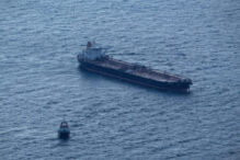 petrolierul-american-atacat-in-irak-a-fost-lovit-de-ambarcatiuni-fara-pilot.-unul-dintre-marinari-a-murit-in-timpul-atacului