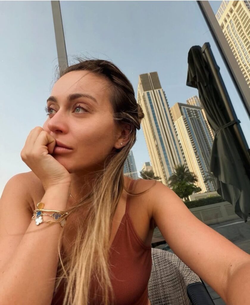 prietena-arynei-sabalenka-a-incins-imaginatia-fanilor-cu-aparitia-ei-in-costum-de-baie