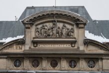 universitatea-nu-este-o-firma-/-cadre-didactice-din-universitatea-din-bucuresti-protesteaza-impotriva-deciziei-rectoratului-de-a-elimina-programe-educationale-vitale-/-profesorii-sunt-in-greva-japoneza-de-azi