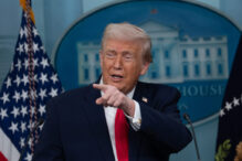 sondaj-in-sua.-rata-de-aprobare-a-lui-donald-trump-a-atins-un-nivel-minim