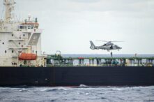 marina-franceza-confisca-un-petrolier-din-flota-fantoma-a-rusiei.-macron:-navele-urmaresc-sa-finanteze-efortul-de-razboi-al-rusiei