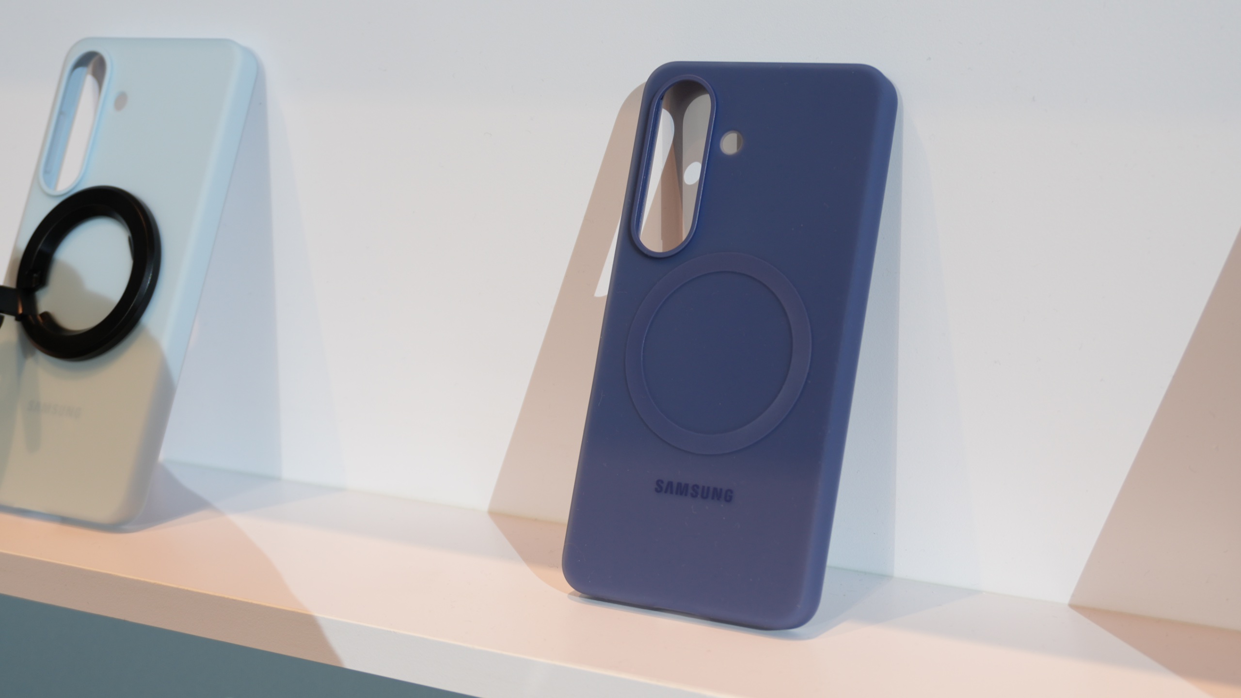 utilizatorii-galaxy-s26-ultra-nu-reusesc-sa-atinga-vitezele-de-incarcare-promise-de-samsung,-nici-pe-usb-c-si-nici-in-modul-wireless