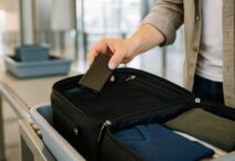 reguli-stricte-pentru-transportul-bateriilor-externe-in-avion.-ce-trebuie-sa-stie-toti-pasagerii