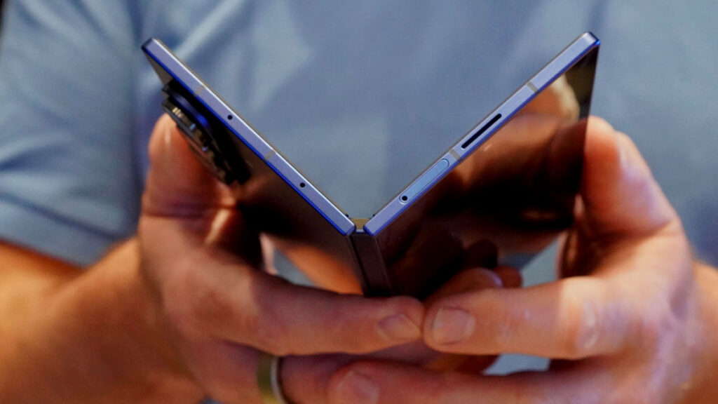 galaxy-z-fold-8-va-recicla-ecranul-folosit-cu-ultimele-trei-generatii-galaxy-fold.-fara-privacy-display