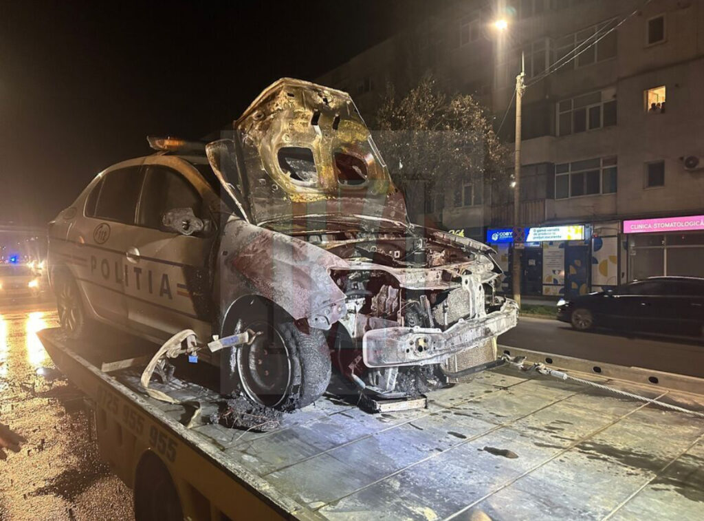 incendiu-in-iasi!-o-autospeciala-de-la-politia-romana-a-fost-cuprinsa-de-flacari