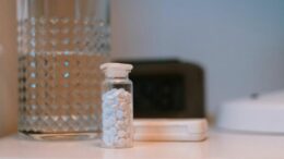 medicamente-din-plastic?-o-echipa-de-cercetatori-scotieni-a-reusit-imposibilul:-tratament-pentru-parkinson-din-pet-uri