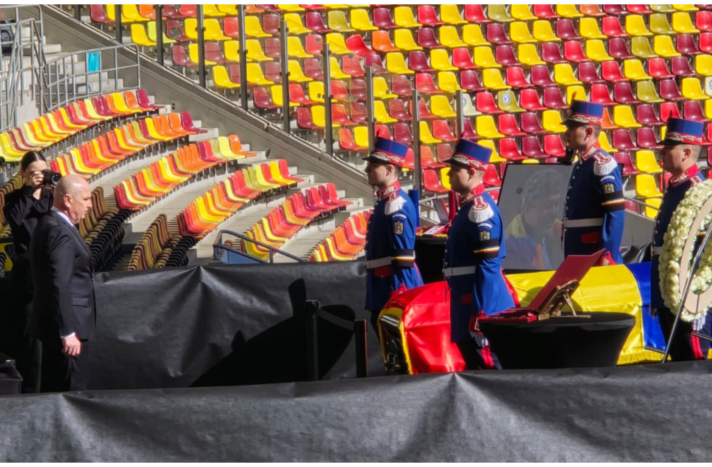 mesajul-celui-mai-bogat-om-din-ucraina-pentru-romani,-la-catafalcul-lui-mircea-lucescu:-fiti-mandri-ca-l-ati-avut-/-gest-emotionant-al-lui-gica-popescu