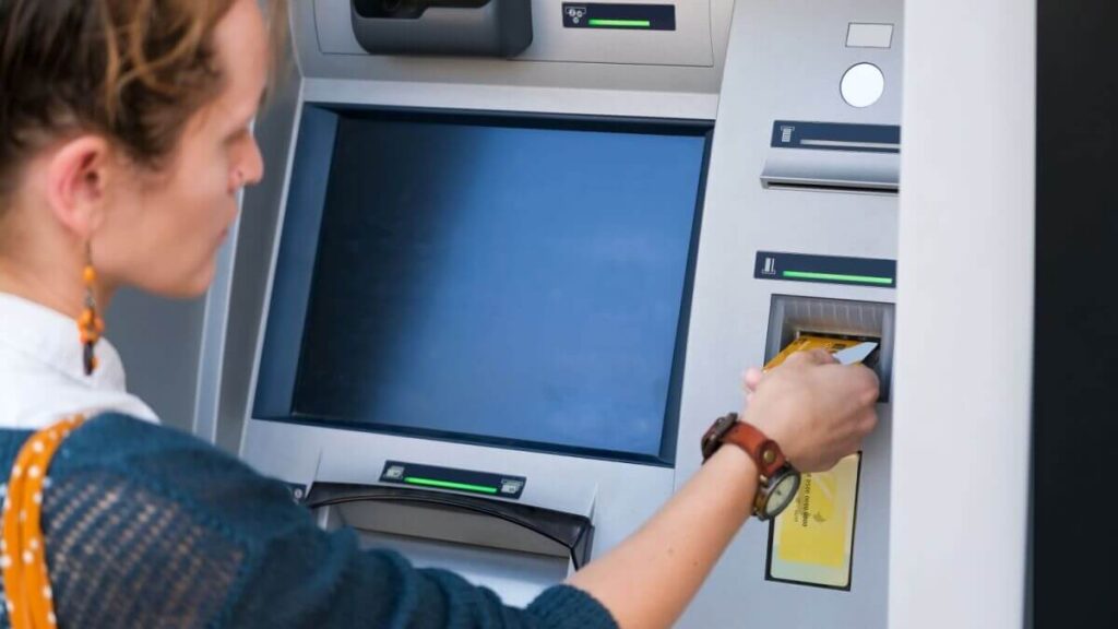 probleme-la-bancomatele-bancii-transilvania-din-iasi.-clientii-nu-isi-pot-retrage-banii-–-update