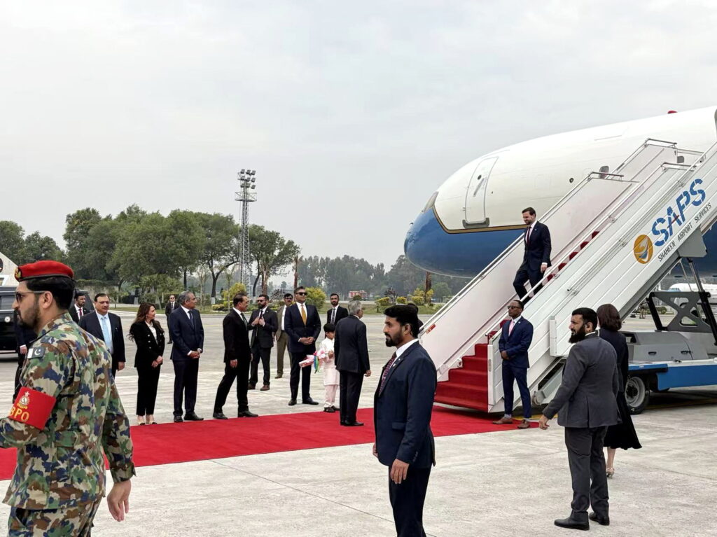 reuters:-sua-si-iranul-lasa-deschisa-usa-dialogului-dupa-negocierile-tensionate-de-la-islamabad