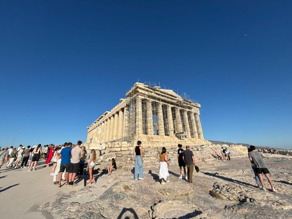 restrictii-pentru-femei,-in-noul-sezon-estival-din-grecia-nerespectarea-regulilor-poate-fi-sanctionata-cu-amenzi-de-pana-la-3.000-de-euro