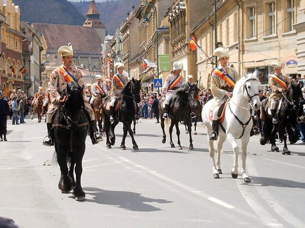 brasovul-se-pregateste-pentru-parada-junilor.-restrictii-de-circulatie-pe-traseu