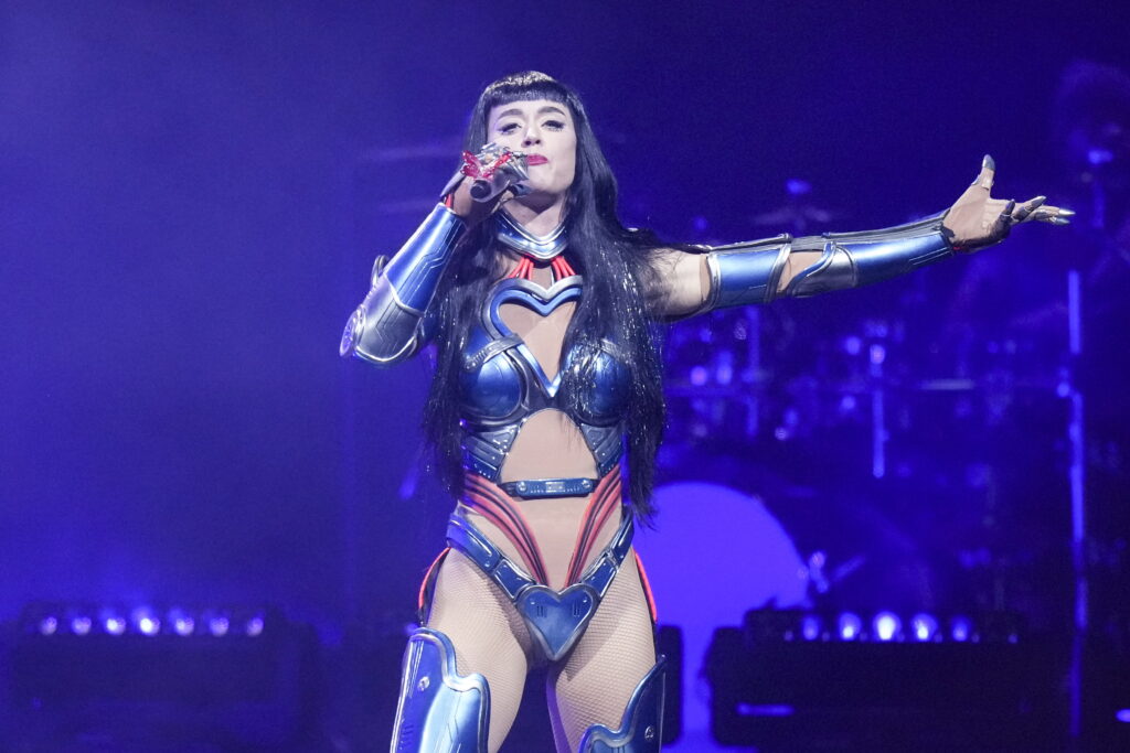katy-perry,-acuzata-de-agresiune-sexuala.-cine-a-depus-plangere-impotriva-cantaretei
