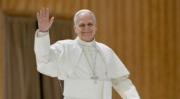 papa,-atacat-din-nou-de-trump,-declara-in-camerun-ca-cei-bogati-si-puternici-ameninta-pacea