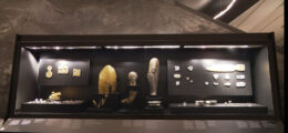 un-al-doilea-coif-era-si-el-pe-lista-jafului-de-la-drents-–-coiful-apartinand-tezaurului-princiar-getic-de-la-cucuteni-baiceni