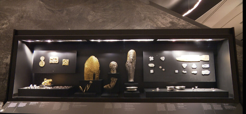 un-al-doilea-coif-era-si-el-pe-lista-jafului-de-la-drents-–-coiful-apartinand-tezaurului-princiar-getic-de-la-cucuteni-baiceni