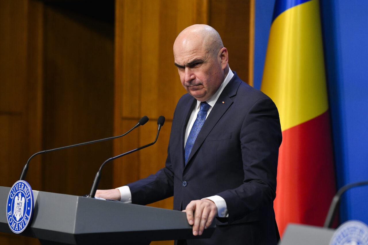 bolojan:-acolo-unde-companiile-nu-mai-au-viitor,-le-inchidem-treptat-si-ordonat.-romania-nu-isi-mai-permite-risipa-si-blocajele-de-pana-acum