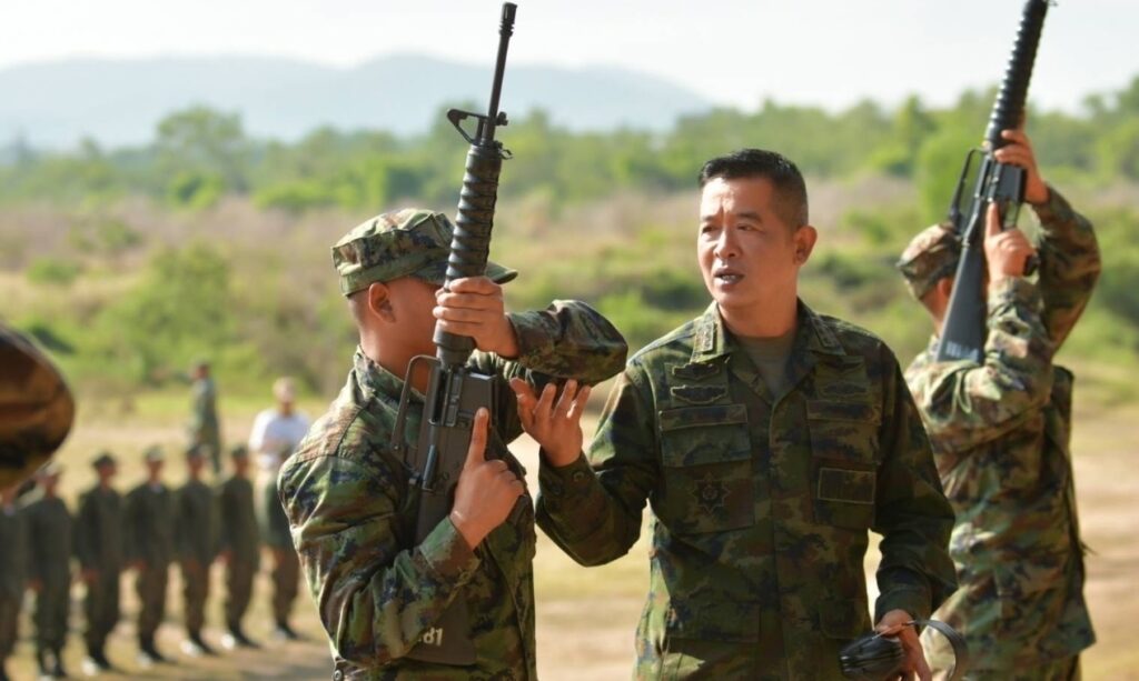 tot-mai-multi-tineri-se-inroleaza-voluntar-in-armata-thailandei.-motivele-din-spatele-cresterii-surprinzatoare