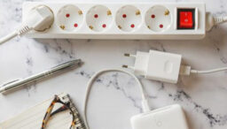 aparatul-din-bucatarie-care-te-„rupe”-la-bani.-acest-electrocasnic-consuma-intr-un-minut-cat-183-de-becuri-aprinse-in-acelasi-timp