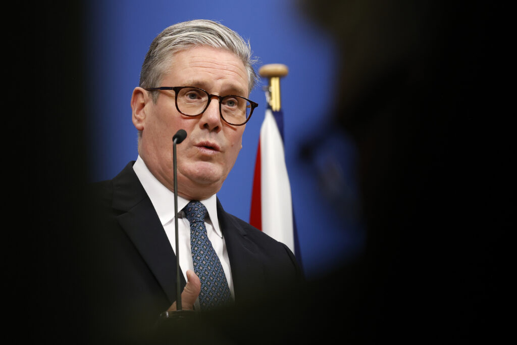 starmer-se-confrunta-cu-cereri-de-demisie-dupa-ce-l-a-numit-ambsador-pe-un-colaborator-al-lui-epstein