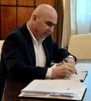 lider-psd,-despre-premier:-sobolan-bolojan,-prim-sinecuristul-tarii,-si-a-tras-armata-de-boti.-totul-pentru-a-nu-se-darama-mitul-mesianic