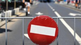 trafic-restrictionat-pe-o-strada-din-iasi-pentru-lucrari-de-asfaltare