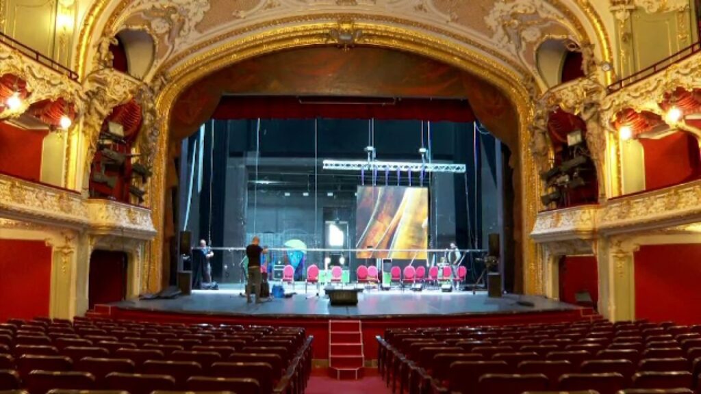 incident-socant-la-teatrul-national-vasile-alecsandri-din-iasi!-un-tavan-fals-a-cazut-peste-un-actor