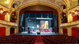 incident-socant-la-teatrul-national-vasile-alecsandri-din-iasi!-un-tavan-fals-a-cazut-peste-un-actor