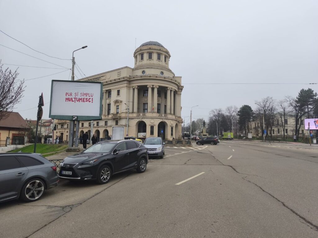 pur-si-simplu-multumesc”:-mesajul-care-a-ajuns-si-pe-strazile-iasiului