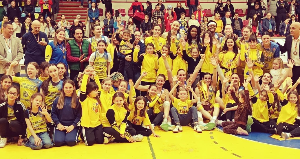 baschetbalistele-aradului-isi-pastreaza-medaliile-de-bronz-si-le-dedica-team-managerului