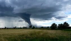 tornada-atipica-in-judetul-mures.-avertizarea-transmisa-de-meteorologi:-ne-apropiem-de-sezonul-furtunilor-de-vara