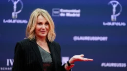 nadia-comaneci-a-plans-in-fata-lumii-intregi.-discurs-in-lacrimi-la-gala-laureus