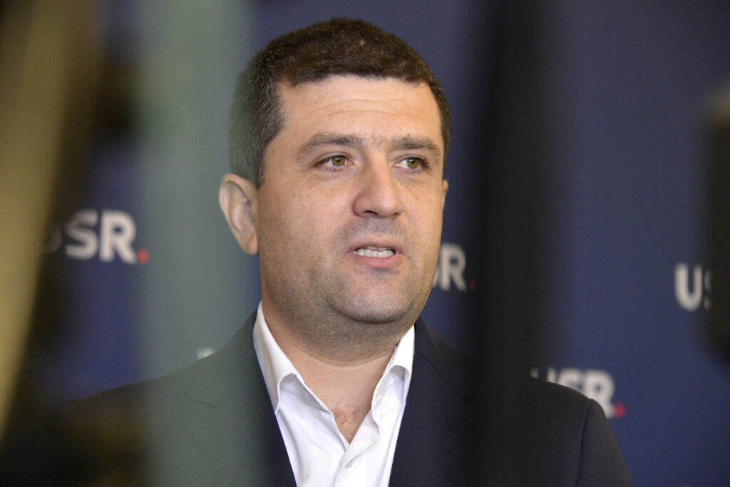 ministrul-apararii:-psd-sa-spuna-ca-nu-stie-despre-safe,-este-o-abordare-complet-neserioasa